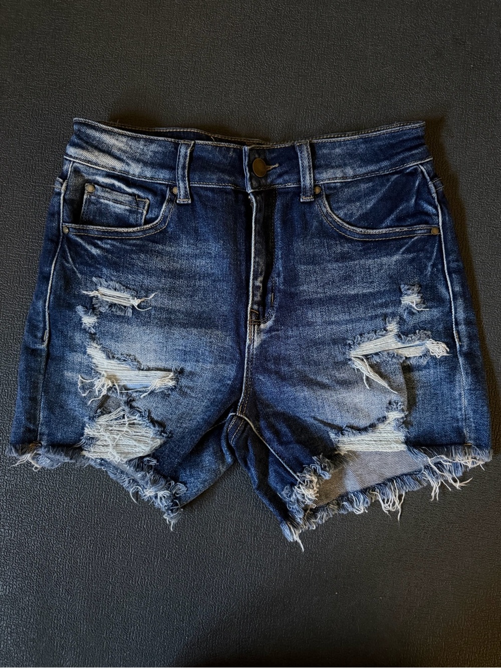 Women’s Distressed Denim Shorts - Dark wash 🩵